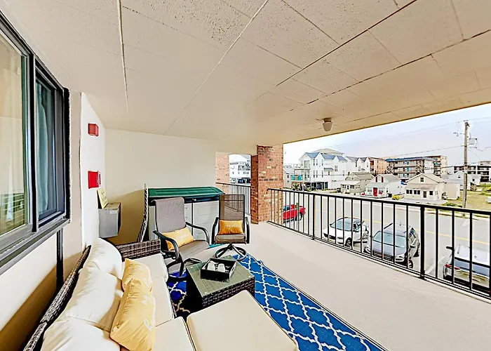 Colonial Unit 202